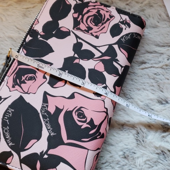 🆕️ WT Betsy Johnson Wristlet - Picture 6 of 7
